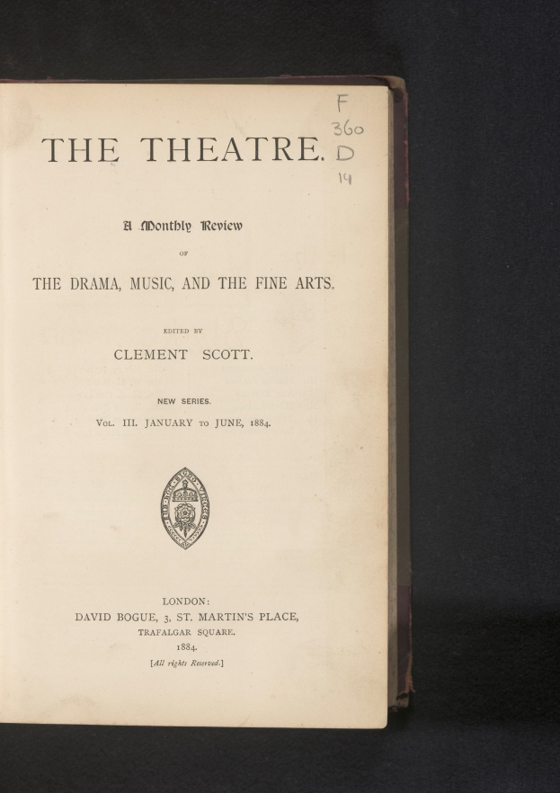 Offenes Buch mit dem Titel "The Theatre: A Monthly Review of the Drama, Music, and the Fine Arts" zeigt eine Textseite und ein Logo.