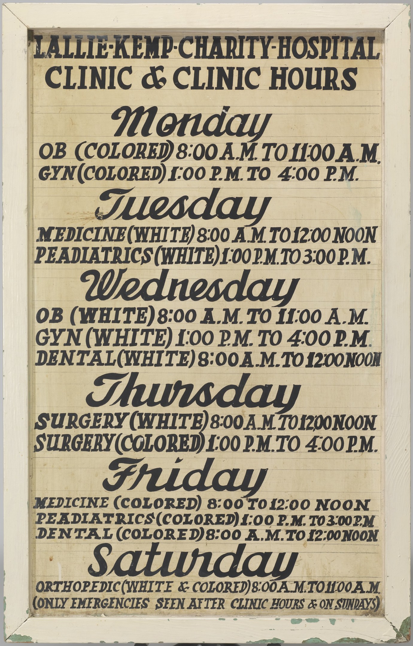 Plakat mit dem Text "Lallie Kemp Charity Hospital Clinic & Clinic Hours", das Klinikdienste und Öffnungszeiten bewirbt.