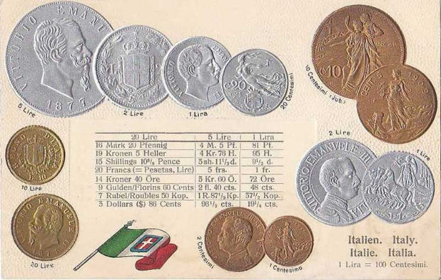 Eine Sammlung italienischer Münzen von 1877–1910, darunter mehrere 20-Lire-Stücke, auf Papier in einer Reihe angeordnet mit Flaggen Italiens unten.