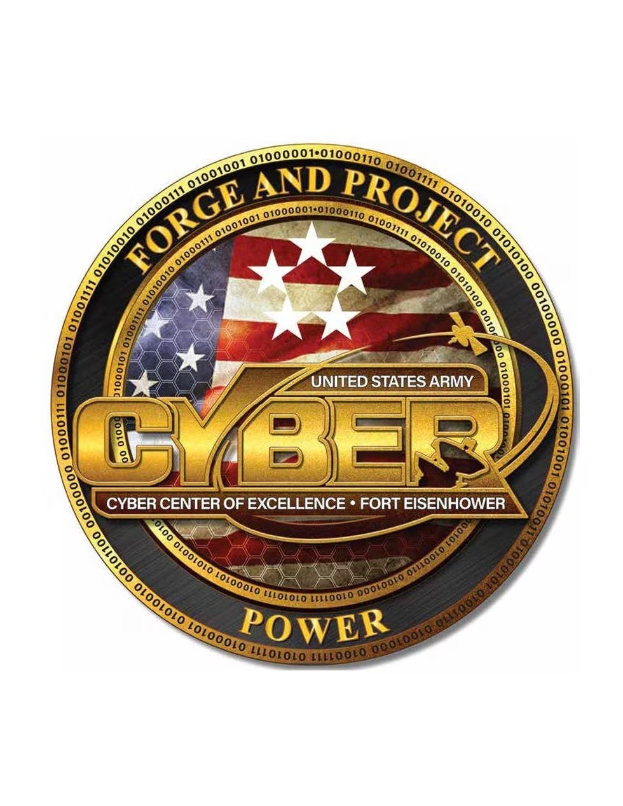Logo der United States Army Cyber Center of Excellence, Fort Eisenhower, mit einem blauen Kreis und einem weißen Stern sowie der Aufschrift "Forge and Project Cyber Power" in fetter schwarzer Schrift.