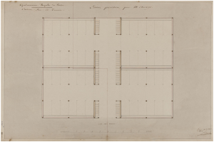 Schwarz-weiß-Zeichnung eines Grundrisses des ersten Stockwerks eines 18. Jahrhundert-Gebäudes mit zahlreichen Fenstern und handschriftlichen Textanmerkungen.
