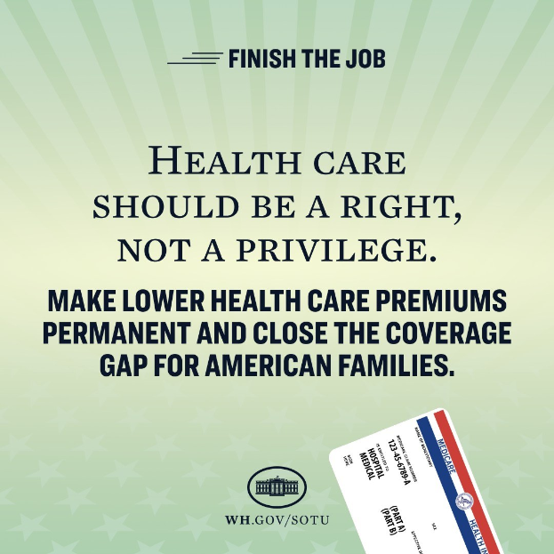 Plakat mit dem Text "Beende den Job: Gesundheit sollte ein Recht und nicht ein Privileg sein" und einer Karte mit der Aufschrift "Mache niedrigere Gesundheitskosten permanent und schließe die Lücke in der Gesundheitsversorgung für amerikanische Familien."