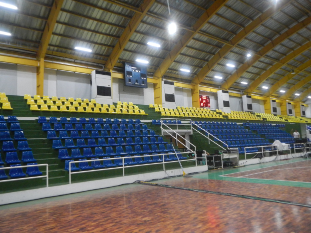Stadt Bergisch Gladbach muss Sporthalle an der Nelson Mandela Gesamtschule (NMG) vorübergehend schließen - Luftsporthalle als Ausgleich geplant