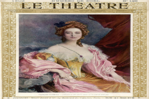 Eine Frau in einem rosafarbenen Kleid mit zurückgebundenem Haar, die direkt in die Kamera schaut, auf dem Cover eines Magazins mit der Aufschrift "Le Theatre".