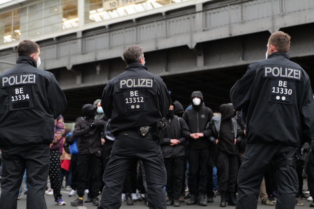 POL-MS: Zweite Liga-Spiel zwischen SC Preußen Münster und Eintracht Braunschweig - Konfrontation zwischen beiden Fan-Gruppen vorab - Polizei sucht Zeugen