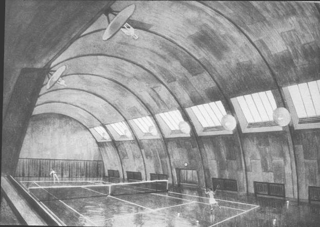 Schwarzes und weißes Foto von zwei Menschen, die Badminton in einem großen Raum mit einem Netz zwischen ihnen und einer Wand im Hintergrund spielen.