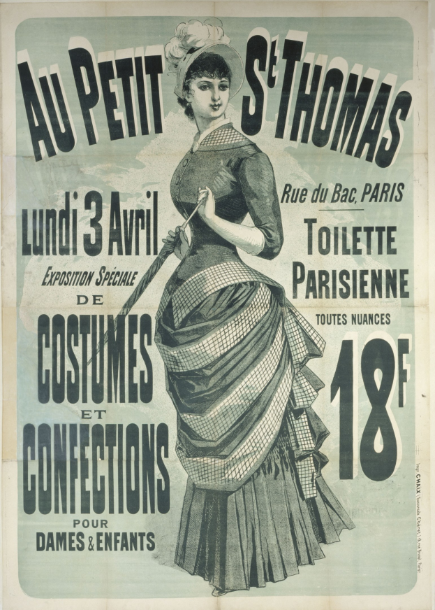 Ein Vintage-Plakat, das eine Kostümvorstellung ankündigt, zeigt eine Frau in einem langen, hochgeschlossenen, langärmeligen Kleid mit einem Dutt, die anmutig mit verschränkten Händen posiert.