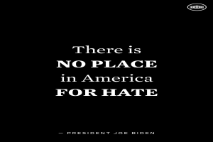 Ein schwarzer Hintergrund mit fetter weißer Schrift, die 'Es gibt keinen Platz in Amerika für Hass' lautet - ein Zitat von Präsident Joe Biden.