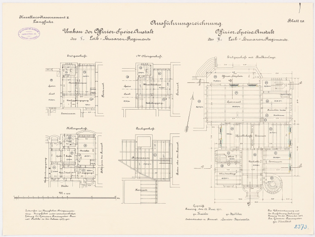 Schwarz-weißer architektonischer Grundriss des ehemaligen Bundeskanzleramts, zeigt detaillierte Layout mit beschrifteten Räumen und strukturellen Elementen.