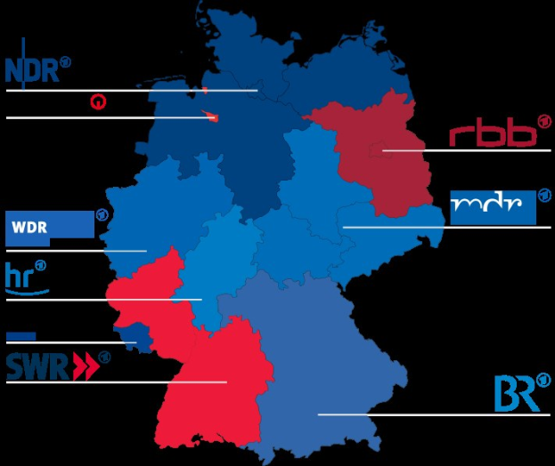 Karte von Deutschland, die die Ergebnisse der Wahl von 2016 nach Bundesländern zeigt, mit roter und blauer Hervorhebung, begleitet von Namen der Kandidaten und Wahldatum-Text.